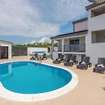 Beautiful Home In Zadar * Zadar