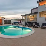 Beautiful Home In Zadar Hébergement de vacances