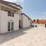 Beautiful Home In Zadar